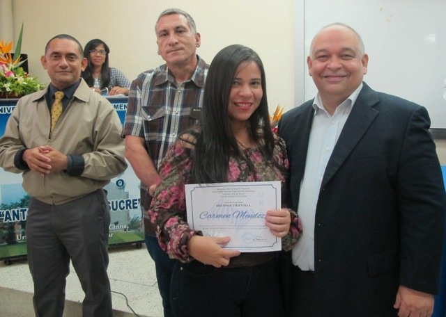 Carmen Mendoza (10 años de servicio)